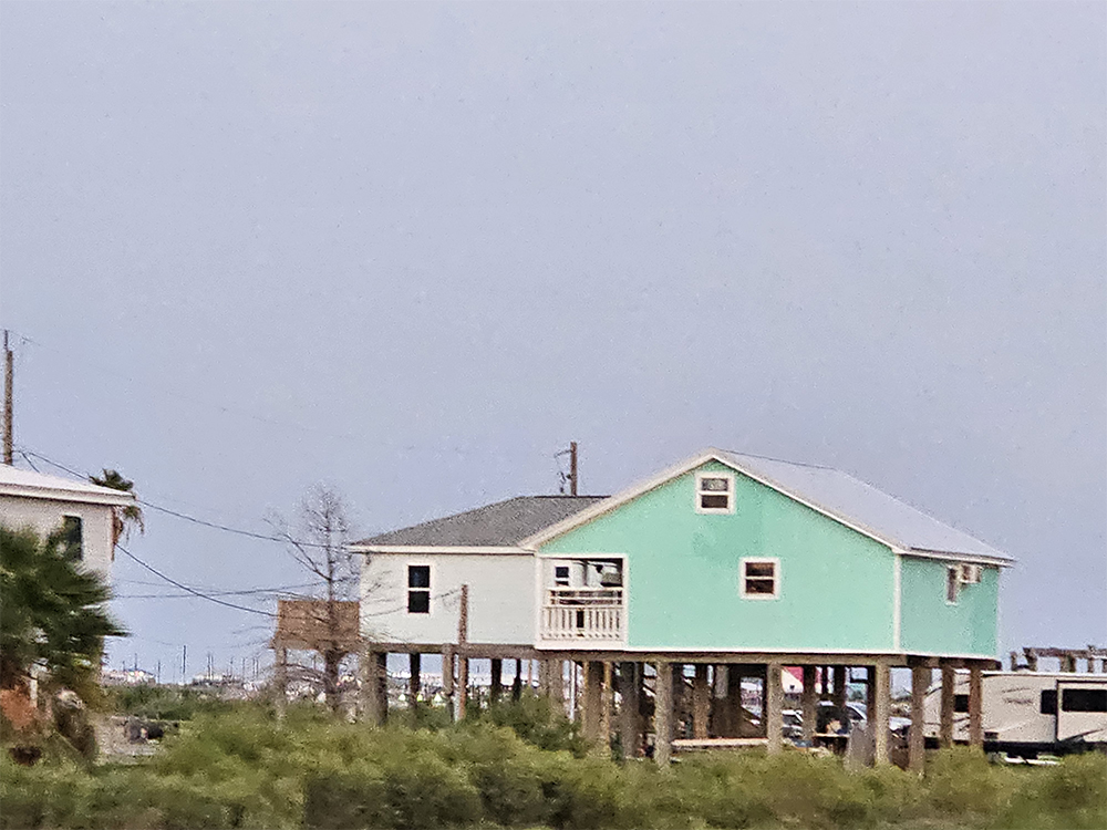 高床式の海辺の家