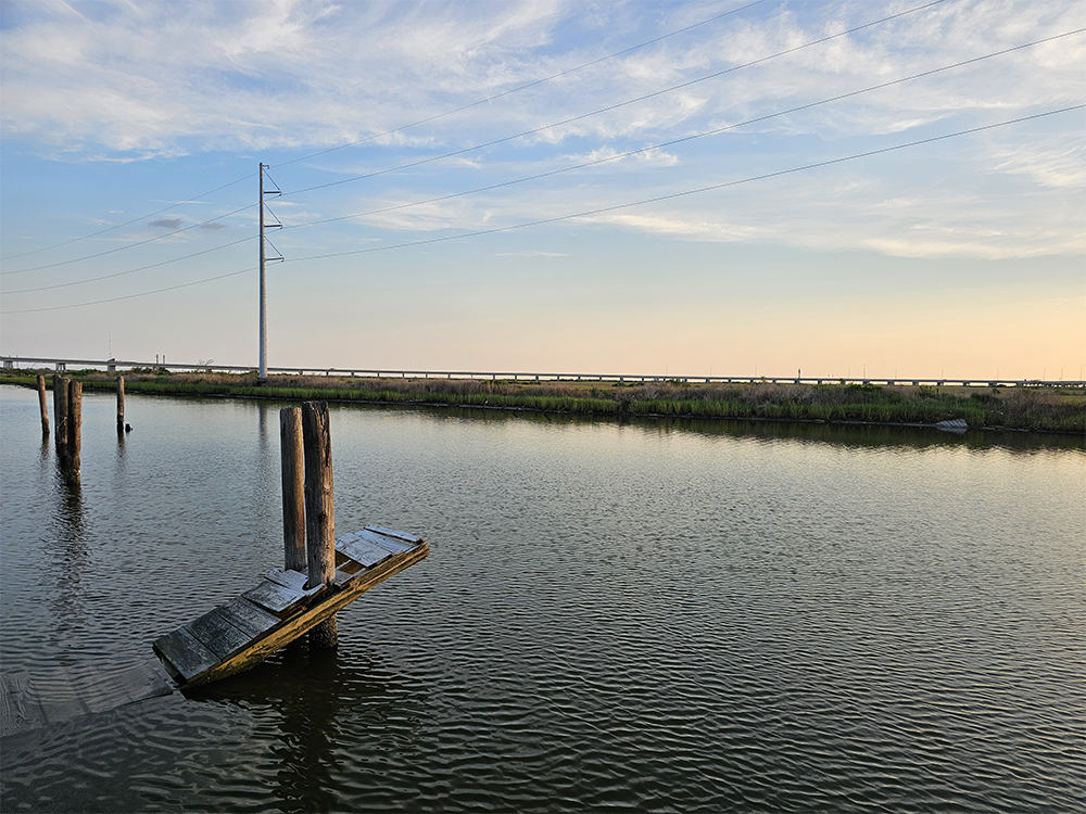 壊れた桟橋の名残